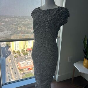 Ann Taylor size 6, black and white. Zipper side. Fitted, hugs all the curves.